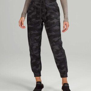 Lululemon Scuba High-Rise Jogger 7/8 Length - Heritage 365 Camo Deep Coal Multi